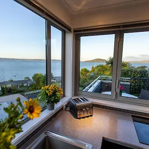  Holiday home Serenity Lakeview Retreat